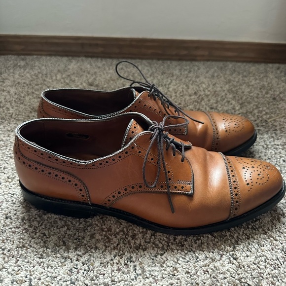 Allen Edmonds Tan Oxford Leather Shoes with Broguing - Picture 4 of 8